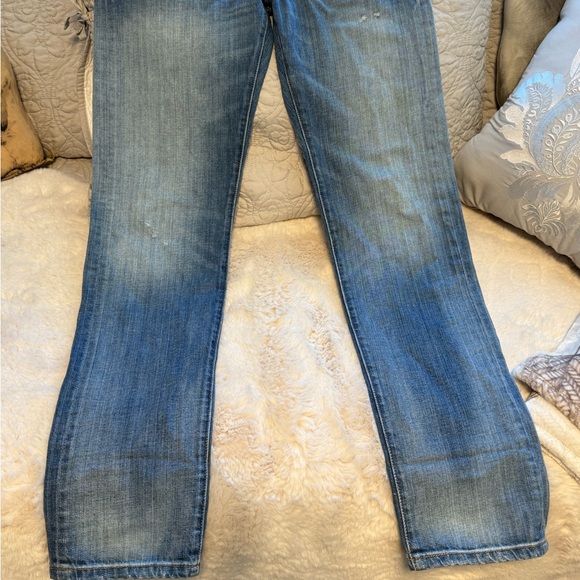 Vintage 501 25x32. Button fly. Distressed areas. Leather Levi’s branding label. - Picture 5 of 10